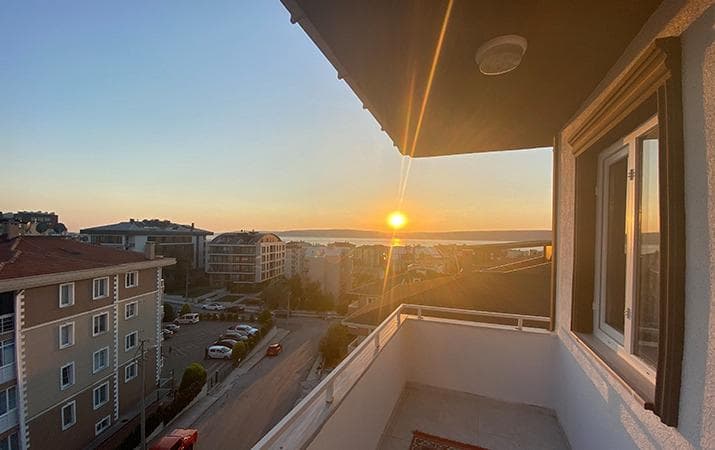 Çanakkale Kız Apart balkonundan gün batımı